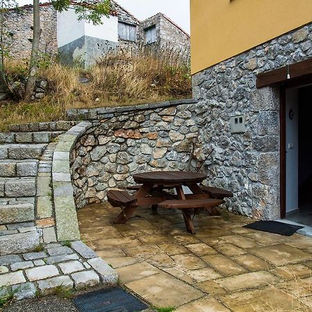 Casa Rural La Cabana Del Valleyu Sotres Bagian luar foto