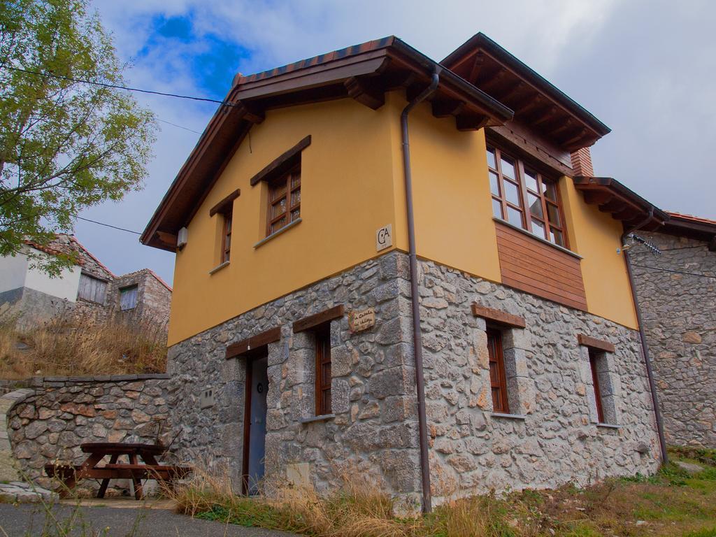 Casa Rural La Cabana Del Valleyu Sotres Bagian luar foto